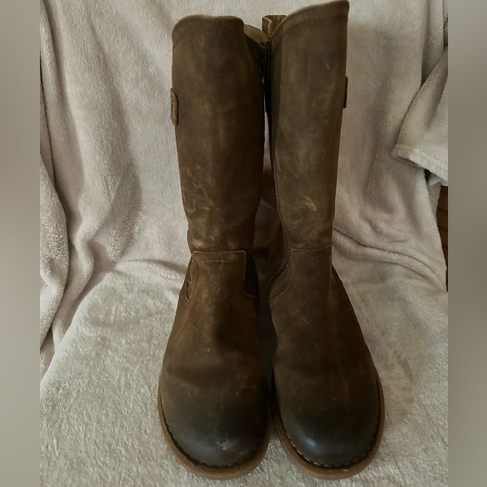 Women’s Born Opanka suede leather boots, size 8.5M